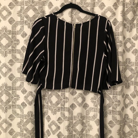 Black and white striped crop top - Picture 5 of 5